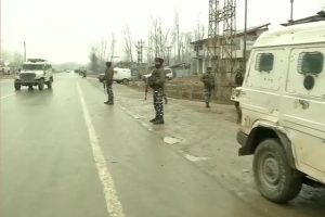 जम्मू-कश्मीर: पुलवामा में सुरक्षाबलों और आतंकियों के बीच मुठभेड़, एक आतंकी ढेर