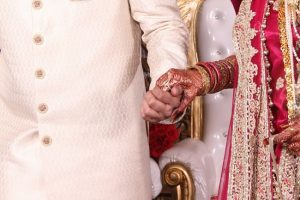 10 में 7 महिलाएं भारत में पति को देती हैं धोखा : सर्वे