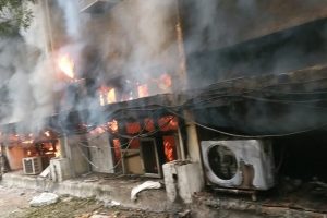 दिल्ली परिवहन विभाग कार्यालय में लगी आग, मौके पर दमकल की 8 गाड़ियां मौजूद
