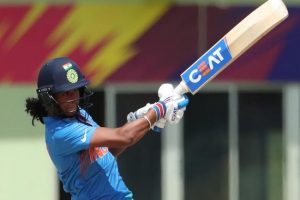 महिला क्रिकेट : इंग्लैंड पर भारत की जीत में चमकीं हरमनप्रीत