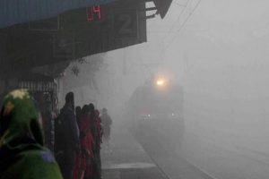 कोहरे की वजह से दिल्ली आने वाली 19 ट्रेनें 2 से 5 घंटे तक लेट