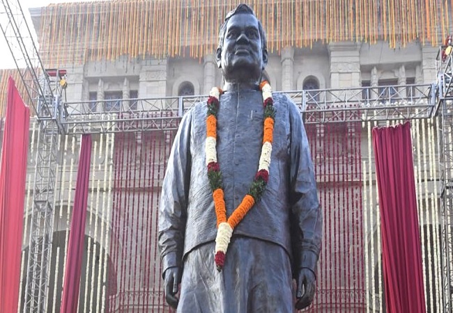 atal statue in lucknow