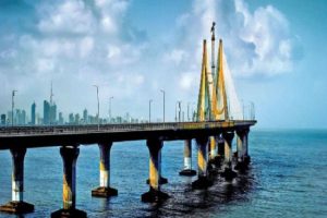 मुख्यमंत्री ठाकरे ने देश के सबसे बड़े समुद्री पुल का पहला चरण लॉन्च किया
