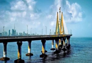 मुख्यमंत्री ठाकरे ने देश के सबसे बड़े समुद्री पुल का पहला चरण लॉन्च किया