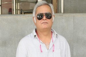 फिल्मकार हंसल मेहता ने दिल्ली पुलिस की आलोचना की