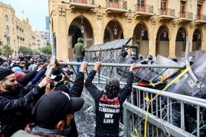 लेबनान: पुलिस और प्रदर्शनकारियों के बीच झड़प, 70 घायल