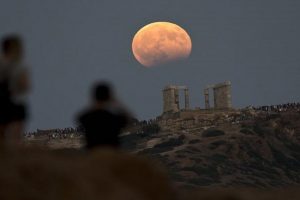 जानिए कब, क्यों और कैसे लगेगा साल 2020 का पहला चंद्र ग्रहण