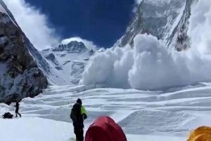 नेपाल: हिमस्खलन में 7 लापता, 150 से ज्यादा पर्यटकों को बचाया गया