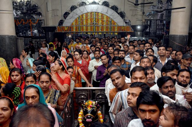 Devotees throng on occasion of "Maha Shivratri"