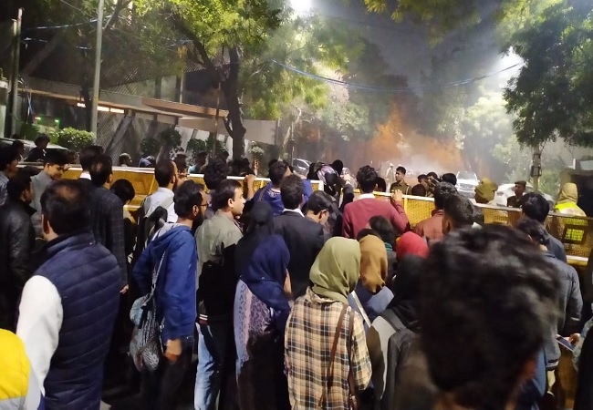 CM Kejriwal House Protest 