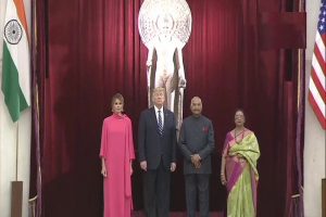 राष्‍ट्रपति भवन में डिनर के लिए पत्‍नी मेलानिया के साथ पहुंचे डोनाल्‍ड ट्रंप, प्रधानमंत्री नरेंद्र मोदी भी मौजूद