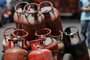 Domestic LPG Cylinder Price Hike: आम आदमी को मंहगाई का एक और झटका, पेट्रोल के बाद घरेलू एलपीजी सिलेंडर की बढ़ी कीमत