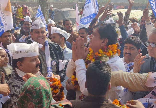 इस बार दिलचस्प है गांधीनगर की जंग, आप प्रत्याशी नवीन चौधरी ‘दीपू’ विधायक बनने पर वेतन का इस नेक काम में करेंगे इस्तेमाल