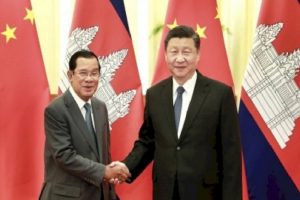 कंबोडिया के प्रधानमंत्री हुन सेन से मिले शी जिनपिंग