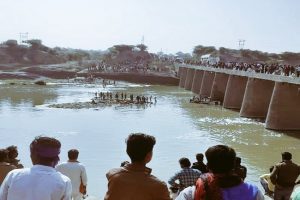 राजस्थान में दर्दनाक सड़क हादसा, नदी में गिरी बारातियों से भरी बस, 25 की मौत