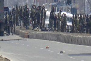 श्रीनगर : मुठभेड़ में 2 आतंकवादी ढेर, 1 जवान शहीद