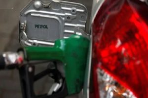 Petrol Diesel Price: एक हफ्ते की बढ़ोतरी के बाद आज स्थिर रहीं पेट्रोल-डीजल की कीमतें