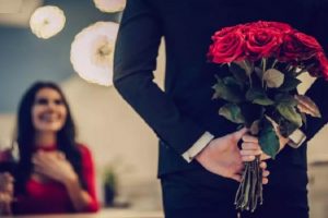 Valentine’s Day 2020: सिर्फ लाल नहीं इन अलग-अलग रंगों के गुलाब के साथ कहें Happy Rose Day