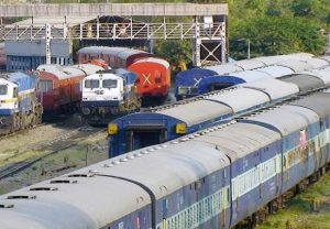 Indian Railway: रेलवे अब मेल और एक्सप्रेस ट्रेन से हटाएगा स्लीपर कोच, वजह ये रही
