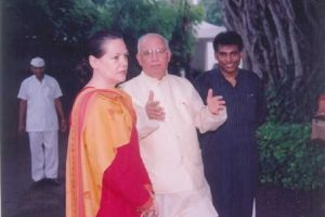 पूर्व केंद्रीय मंत्री हंसराज भारद्वाज के निधन पर सोनिया गांधी ने जताया शोक