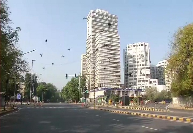 जनता कर्फ्यू : सड़कों पर सन्नाटा, जरूरी सेवाएं जारी