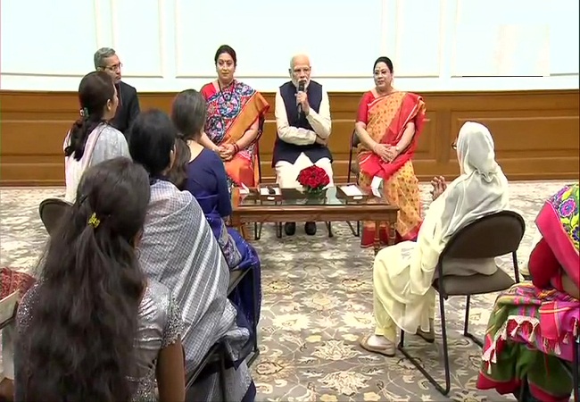 Narendra Modi With Nari Shakti Woman