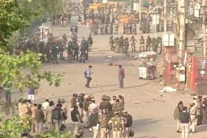 कोरोना के कहर के बीच दिल्ली पुलिस ने शाहीन बाग में की बड़ी कार्रवाई, उखाड़ फेंके तम्बू