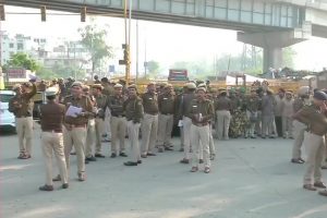 शाहीन बाग में प्रदर्शन के बीच धारा 144 लागू, दिल्ली पुलिस ने नोटिस जारी किया,भारी सुरक्षाबल तैनात