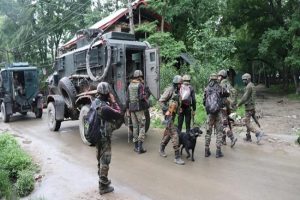जम्मू-कश्मीर के शोपियां में सुरक्षाबलों के साथ मुठभेड़ में 2 आतंकी ढेर