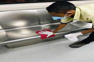 कोरोनावायरस का कहर: दिल्ली मेट्रो और स्टेशनों पर सफाई का काम हुआ तेज