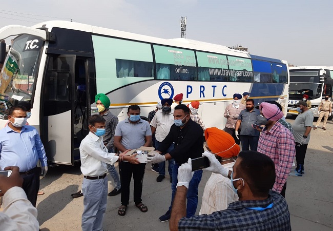 हजूर साहब में फंसे श्रद्धालुओं वापस लाने के लिए 32 बसें हुई रवाना, देखें तस्वीरें
