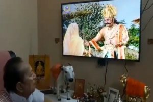 सीता अपहरण देखकर खुद शो के ‘रावण’ हुए भावुक (वीडियो)