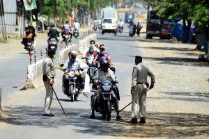 बिहार : लॉकडाउन में फंसा पुलिस का जवान, अधिकारियों ने घर पहुंचाया राशन