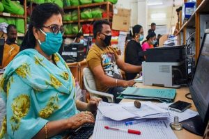महाराष्ट्र सरकार का आदेश : मंत्रालय के सभी कर्मचारियों, अधिकारियों और आगंतुकों के लिए फेस मास्क पहनना अनिवार्य