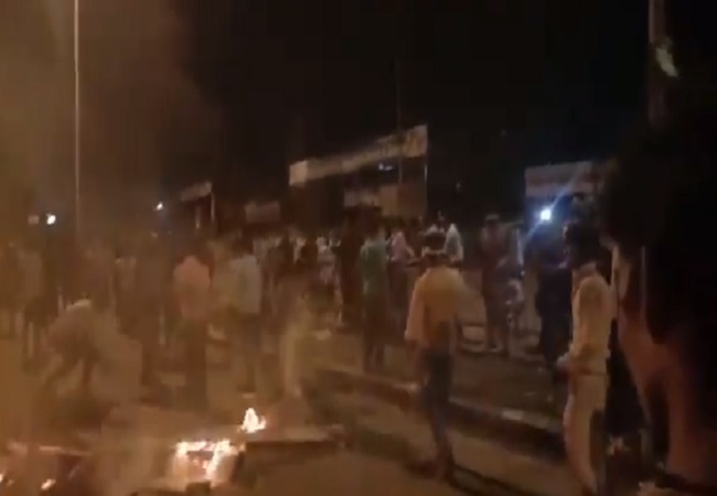 लॉकडाउन के बीच सूरत में प्रवासी मजदूरों का हंगामा, आगजनी और तोड़फोड़ की