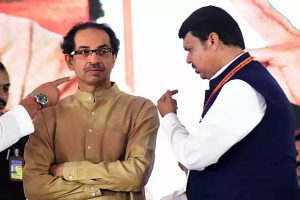 Maharashtra: CM ठाकरे ने किया फडणवीस और राज ठाकरे को फोन, लॉकडाउन को लेकर की बातचीत