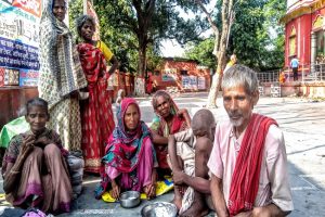 कोरोना संकट : गोरखपुर में गोरक्षपीठ ने बढ़ाया मदद का हाथ, भूखे और जरूरतमंदों के लिए खजाना खोला