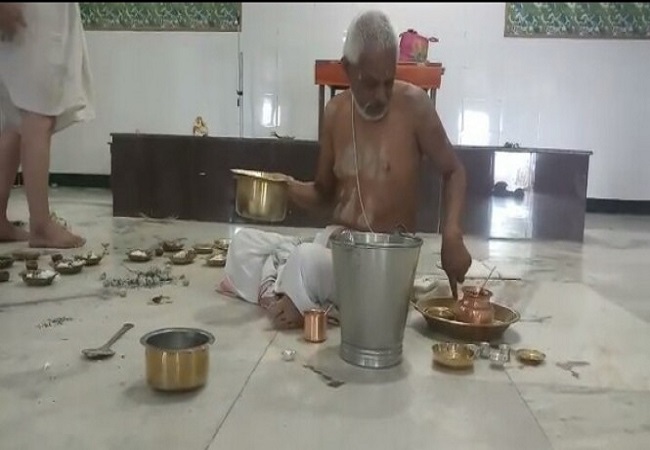 लॉकडाउन के बीच गया में पंडा खुद निभा रहे ‘पिंडदान’ की परंपरा