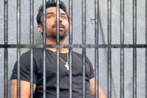कोरोना पर विवादित टिप्पणी करना एजाज खान को पड़ गया भारी, हुआ गिरफ्तार