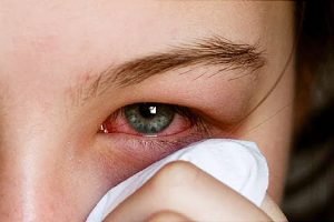 कोविड-19 : डॉक्टरों ने किया बड़ा खुलासा, आंखों के जरिए भी फैल सकता है वायरस