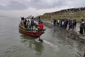 बांग्लादेश में नाव डूबने से चार मजदूरों की मौत, 15 लापता