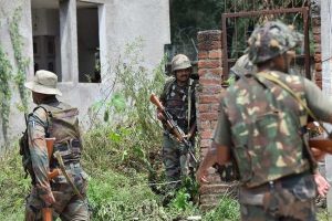 कश्मीर : पुलवामा में  हुए आतंकी हमले में 1 पुलिस जवान शहीद, 1 घायल