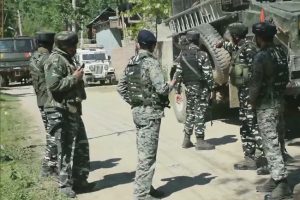 जम्मू-कश्मीर : शोपियां में भारतीय सुरक्षाबलों ने मुठभेड़ में 5 आतंकियों को किया ढेर