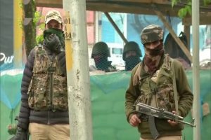 कश्मीर : पुलवामा और कुलगाम में सुरक्षबलों ने मुठभेड़ में मार गिराए दो आतंकवादी