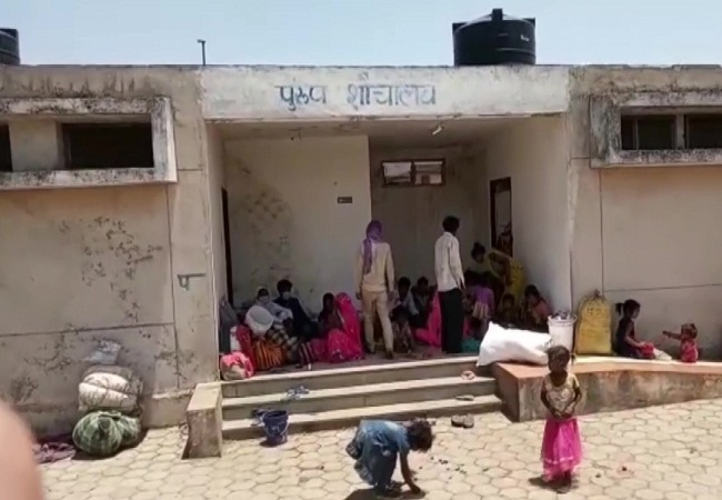 Migrant labourers are staying in toilet complex in Shivpuri Madhya Pradesh