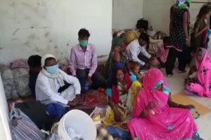 मध्यप्रदेश के प्रवासी मजदूरों को शौचालय में करना पड़ा इंतजार, खाना भी यहीं खाया