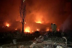 दिल्ली : तुगलकाबाद गांव में भयंकर आग से 200 झुग्गियां हुईं खाक