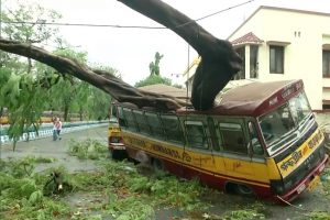 बंगाल-ओडिशा में चक्रवाती तूफान अम्फान ने बरपाया कहर, 12 लोगों की मौत