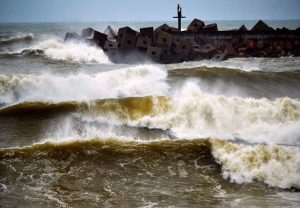 बंगाल की खाड़ी में 12 घंटों में चक्रवाती तूफान एम्फन की आशंका, कई राज्यों में अलर्ट जारी