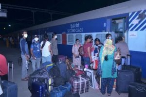 हो गई स्थिति साफ, नहीं बचा कोई विवाद, भारतीय रेलवे ने बताया कौन देगा यात्रियों का किराया